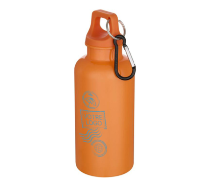 bouteille d'eau couleur orange avec moustequon