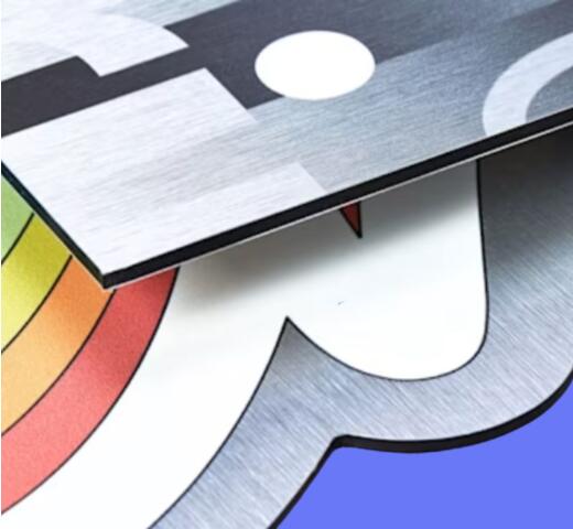 zom sur l'effet métallique et iridescent du panneau imprimable en aluminum
