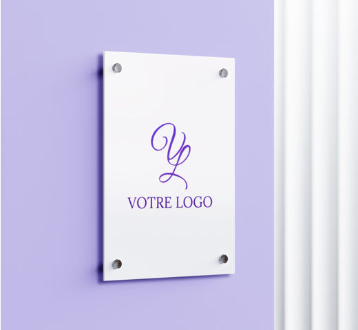 Plaque logotée en plexiglass (verre acrylique) avec fond blanc pour professionnel