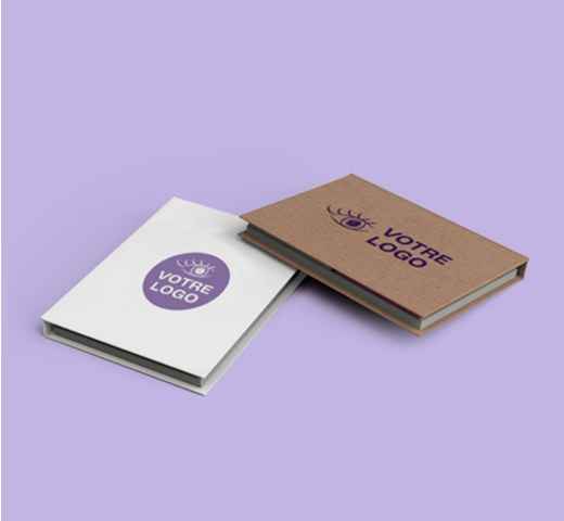 set de post-it avec couverture rigide imprimée, deux couleurs au choix blanc brillant ou kfrat naturel brun