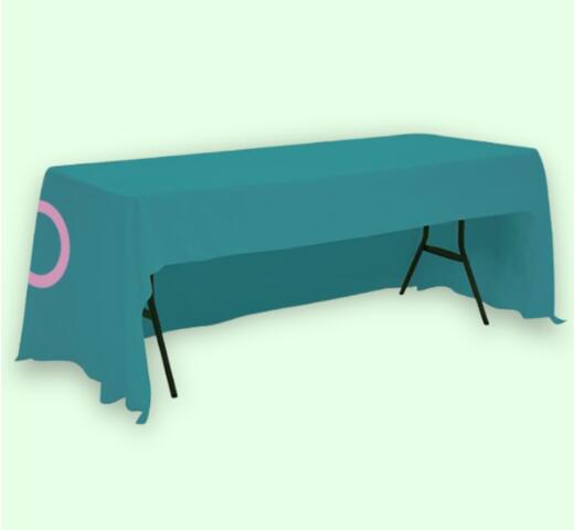 nappe impression personnalisée pour entreprise avec un logo et des motifs, vue de dos avec une partie ouverte à l'arrière pour pouvoir accéder sous la table sans soulever la nappe