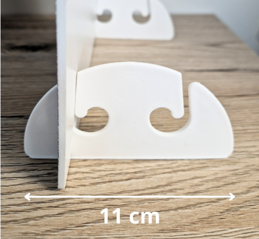 Support de type chevalet de table avec système à enclenchement pouvant accueillir jusqu'à deux panneaux simultanément pour une plv recto-verso