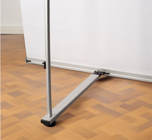 zoom sur la fixation basse et la structure du kakemono l-banner